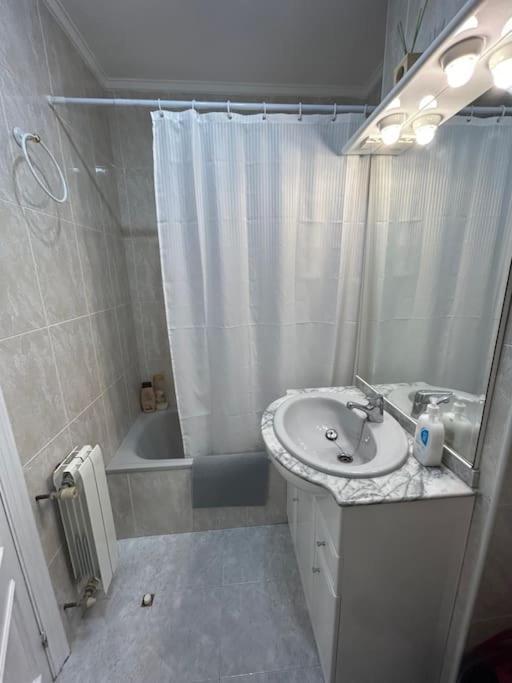 Playa De Berria -Apartamento Con Piscina Y Vistas Al Mar Santoña Εξωτερικό φωτογραφία