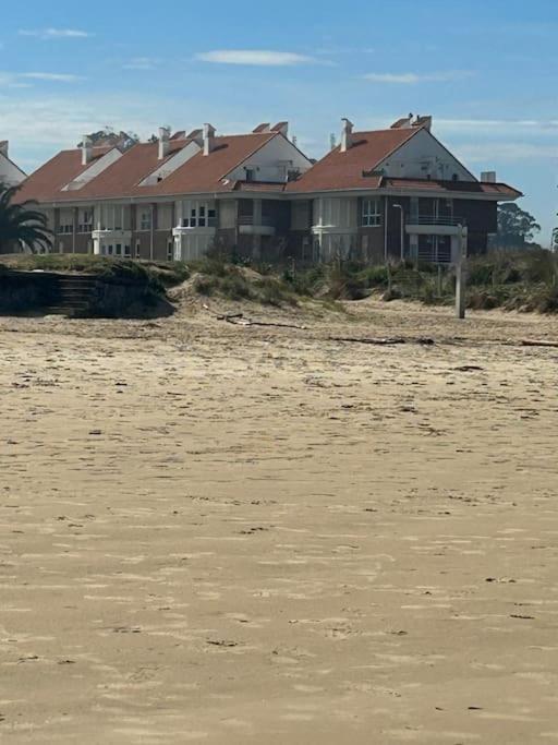 Playa De Berria -Apartamento Con Piscina Y Vistas Al Mar Santoña Εξωτερικό φωτογραφία